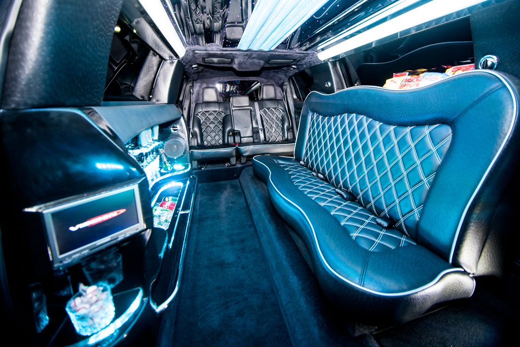 stretch-limousine-8-Pax-interor